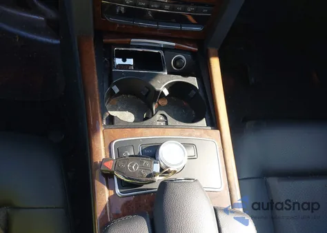 2010 Mercedes-Benz E 350 z USA, uszkodzony, nr VIN WDDHF5GB1AA125998